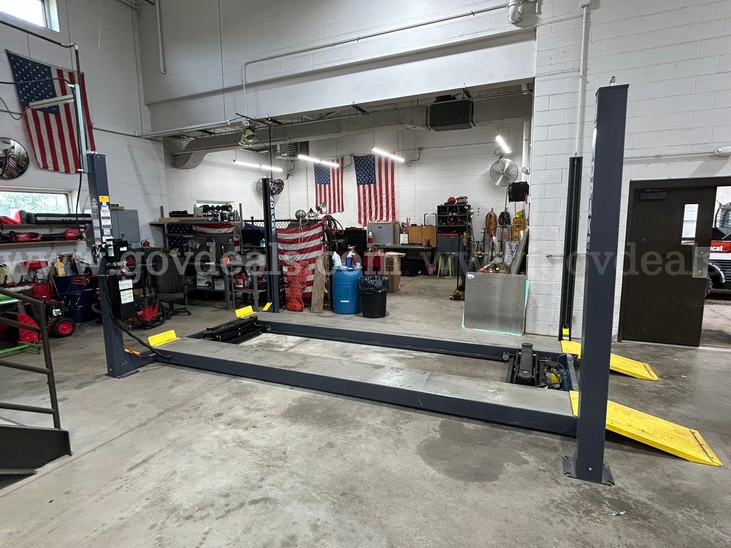 BendpakVehicle Lift