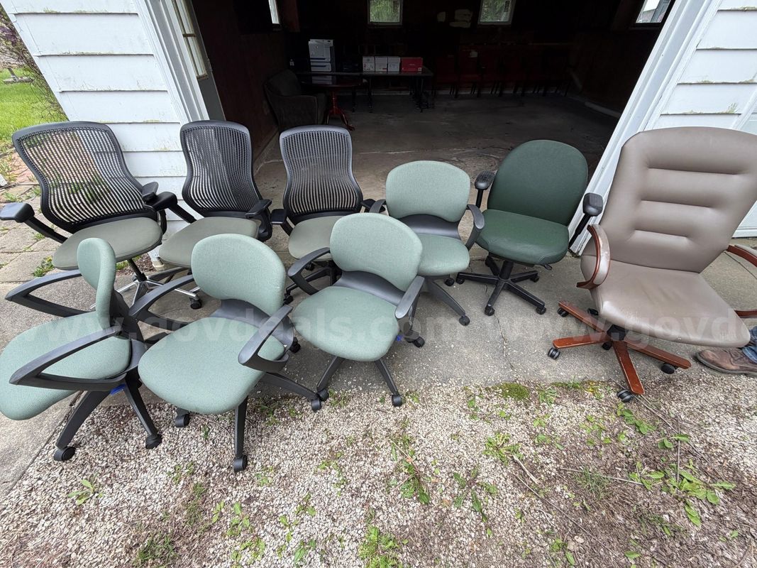 (9) Office Chairs on Wheels