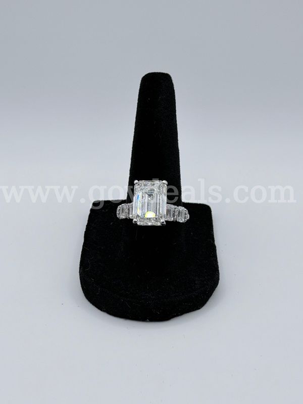 New 18K white gold 10.21 carat engagement ring
