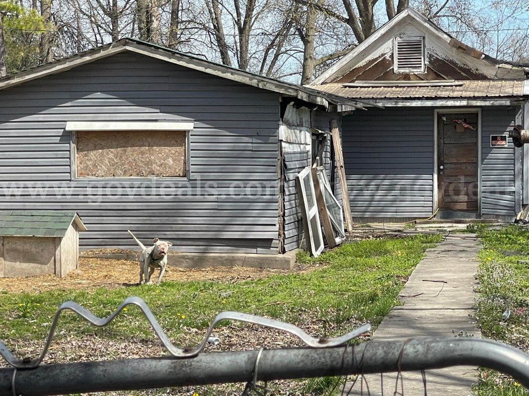 Affordable Investment Opportunity! 215 S Walnut St., Du Quoin, IL 62832 – Only $2,500