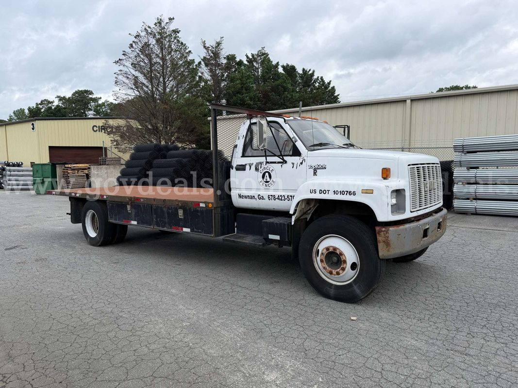 1994 GMC 6500 Flatbed Truck – Runs – 366 Gas V8 – Needs Radiator