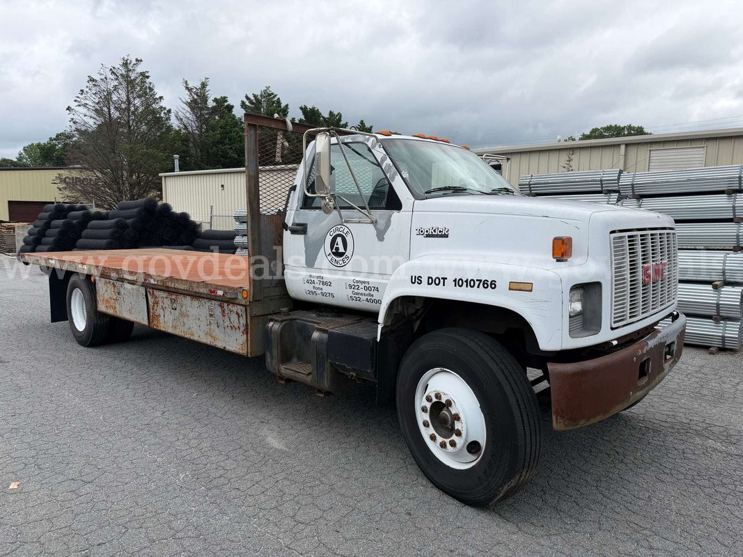 1994 GMC 6500 Flatbed – Runs – 366 Gas V8 – 25,950 GVWR – Needs Radiator