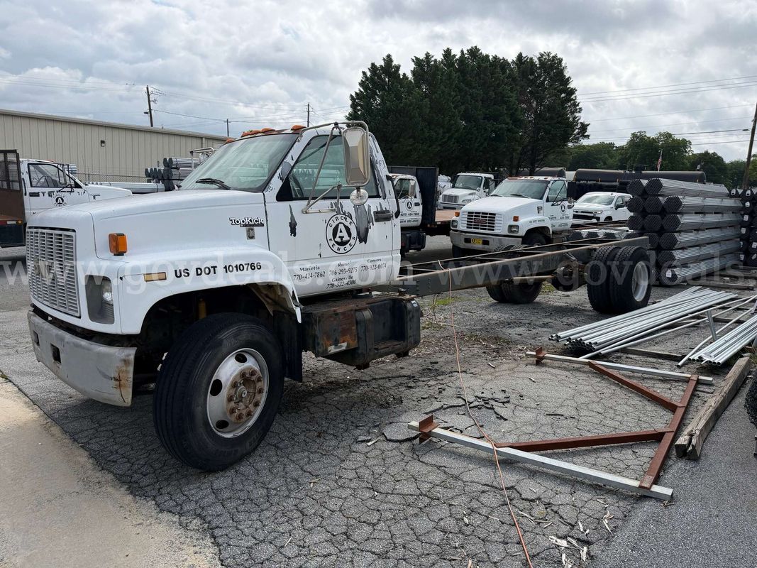 1996 GMC 6500 Flatbed Truck – Non-Running – 366 V8 Gas – Chassis Cab