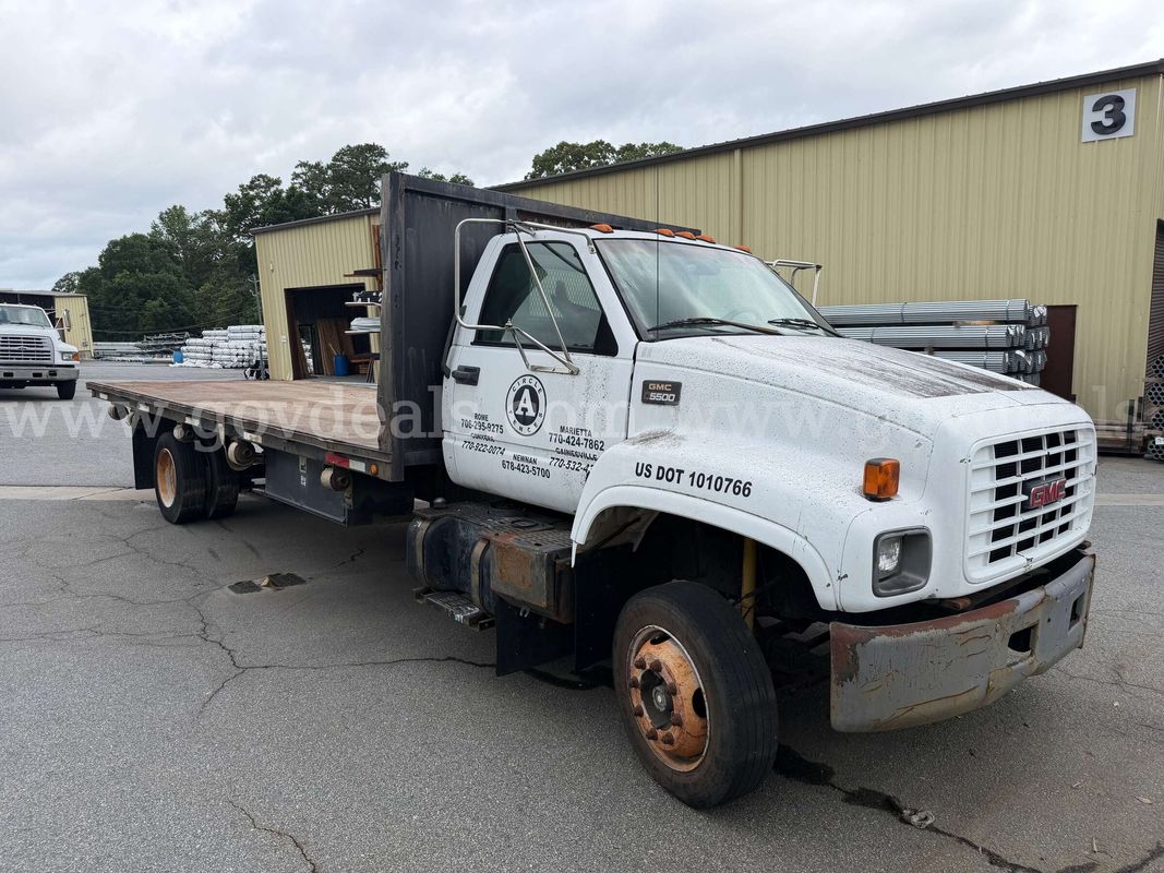 1999 GMC C5500 Flatbed Truck – Non-Running – 366 V8Gas – 20,660 GVWR