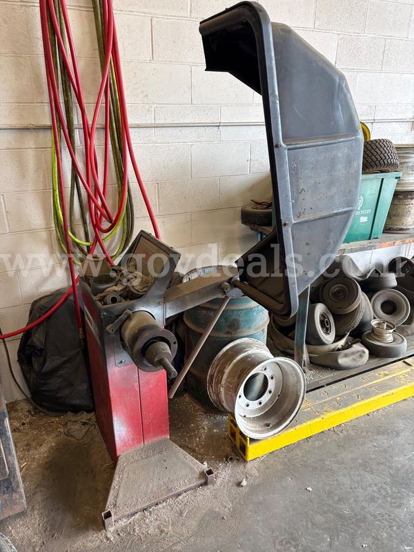 Coats Tire Machine and Balancer