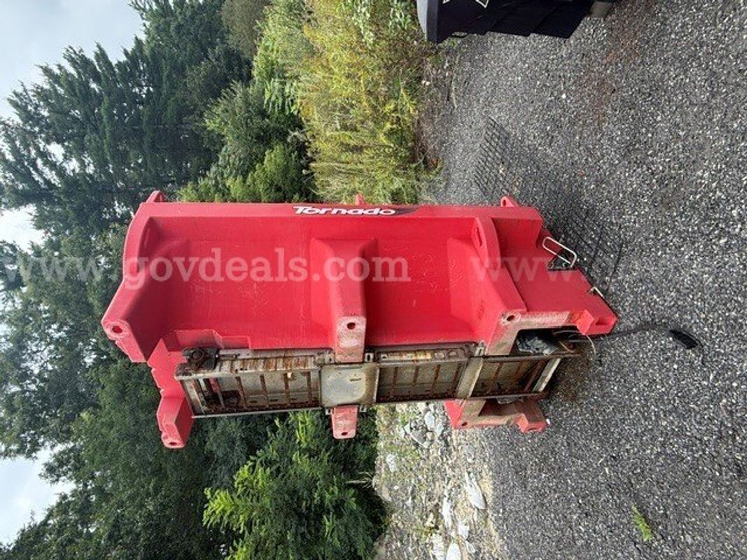 Polly sander snow equipment