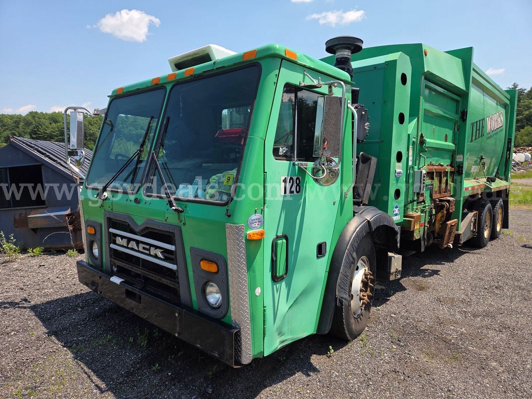 2012 Mack LEU600 CNG Garbage Truck