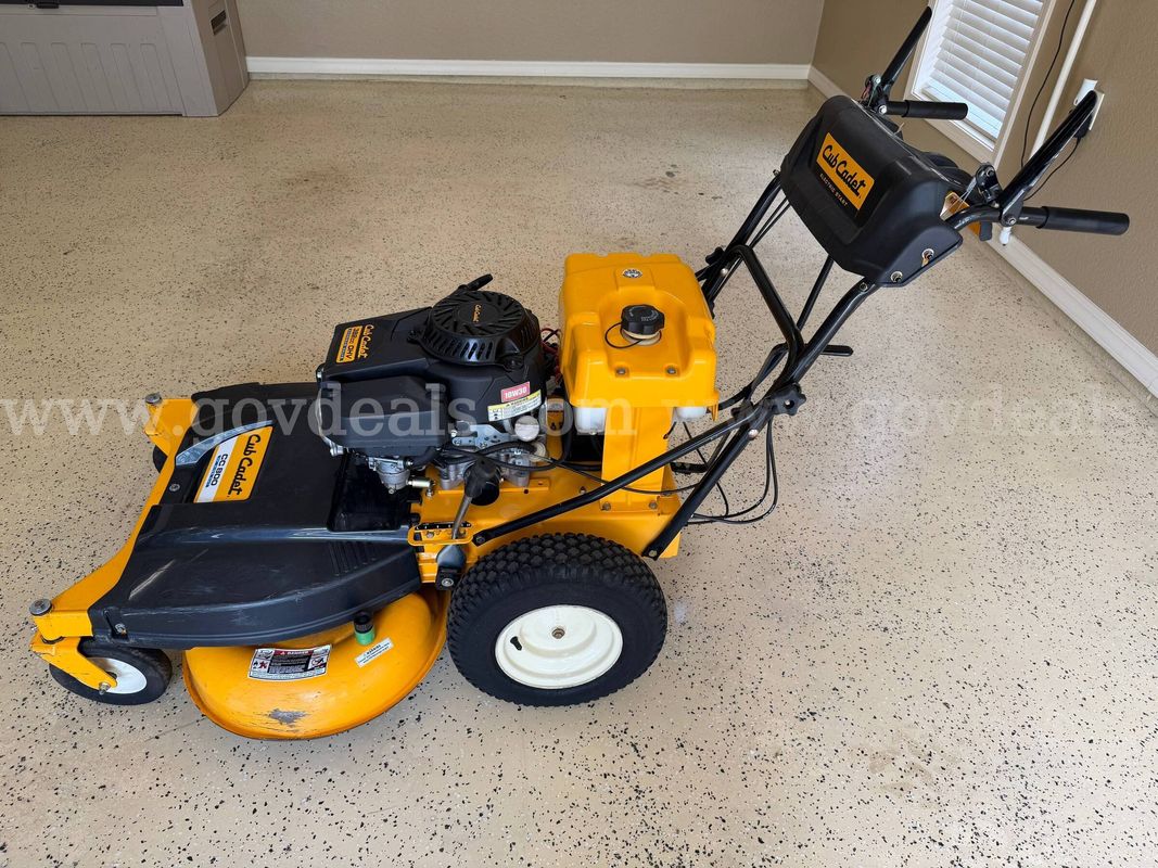 Cub Cadet CC 800 ES Wide-Area Commercial Walk Behind Mower