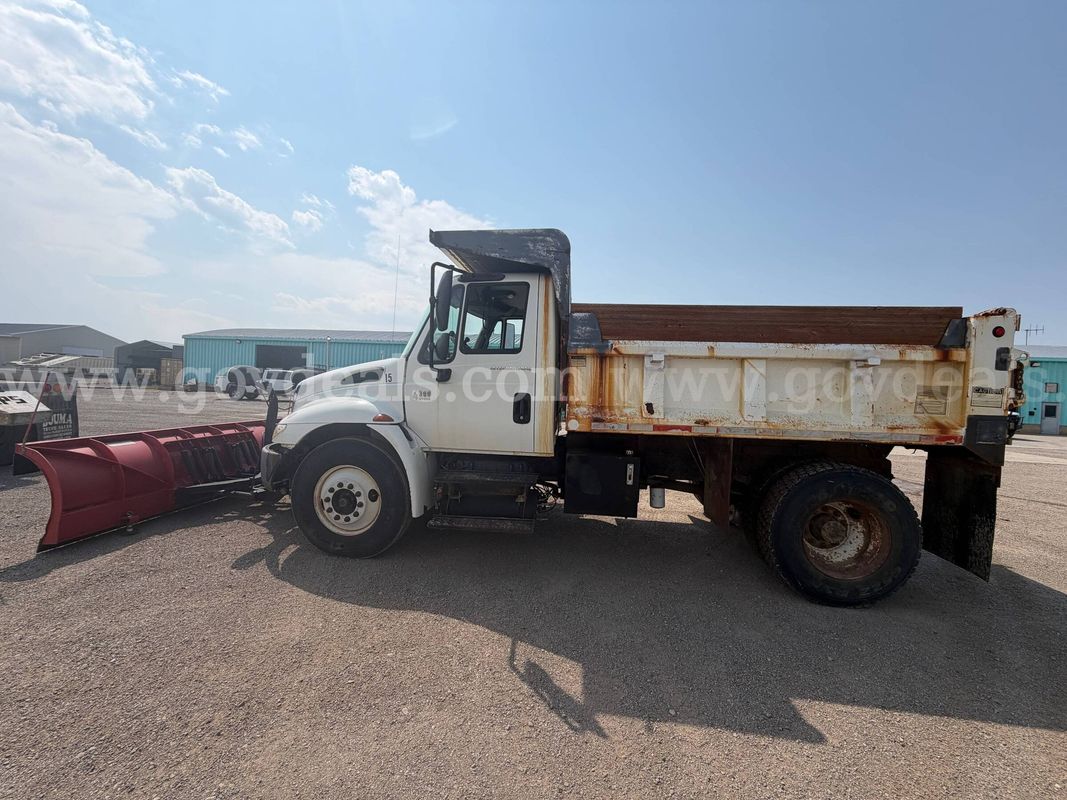 2003 International 4300 DT466 Single-Axle Dump Truck with Snowplow