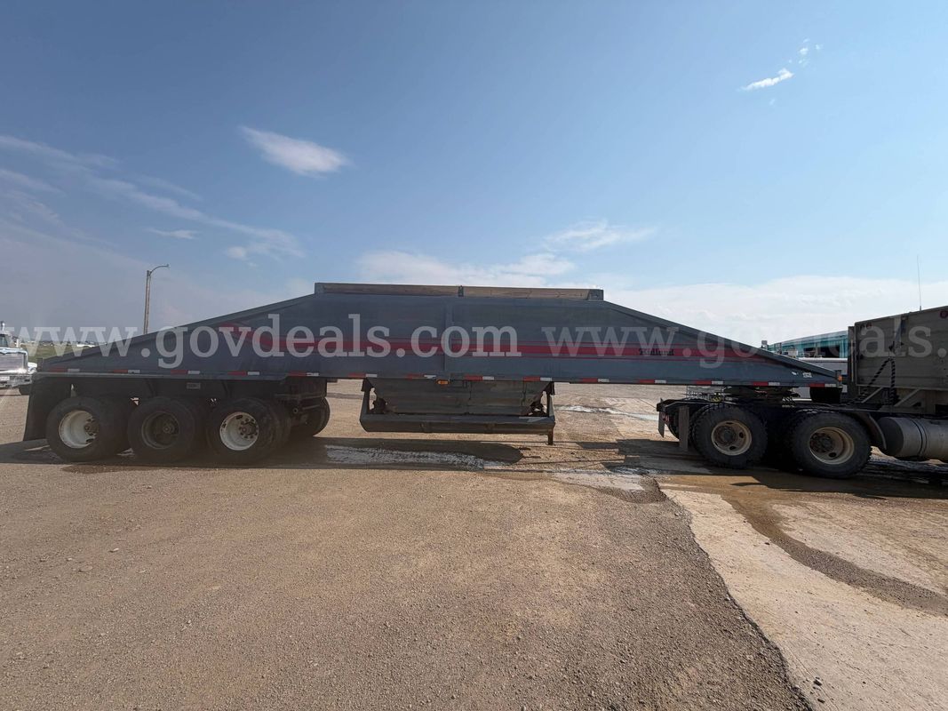 1986 Midland Tri-Axle Belly Dump Trailer – Operational