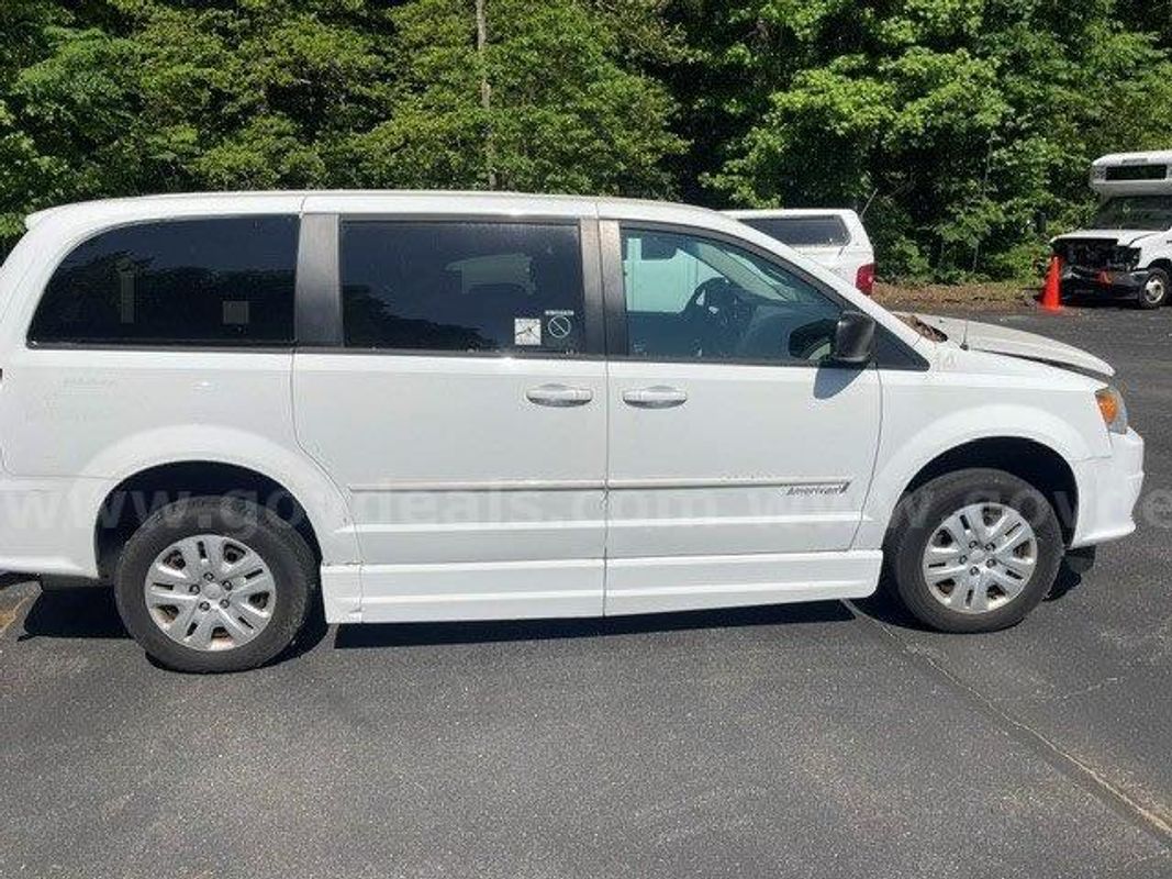 2015 Dodge Grand Caravan w/ Wheelchair Ramp