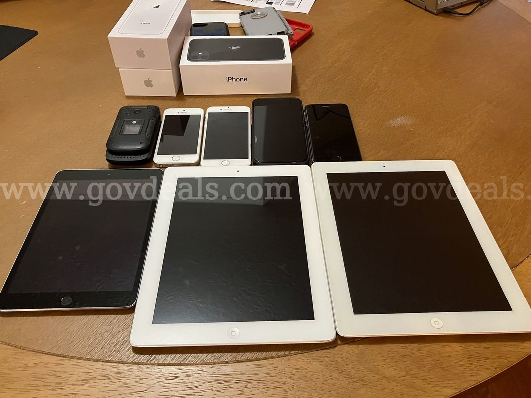 8 Mixed iPads iPhones SHIPPING AVAILABLE