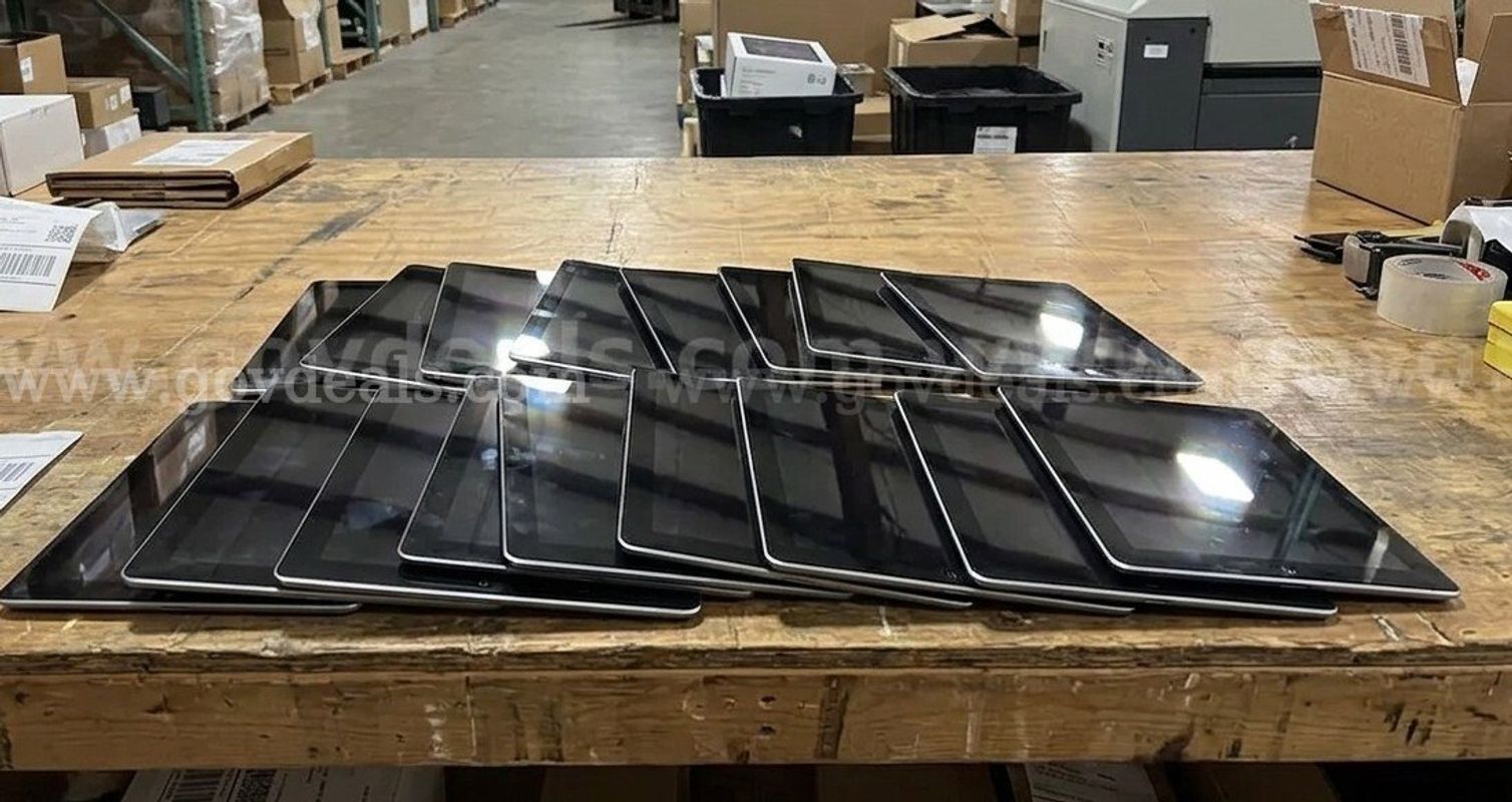 Lot of 37 Apple Ipads SHIPPING AVAILABLE
