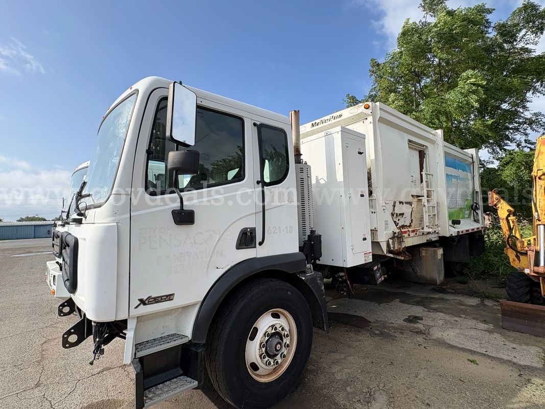 2018 ACMD42 Autocar Refuse Truck