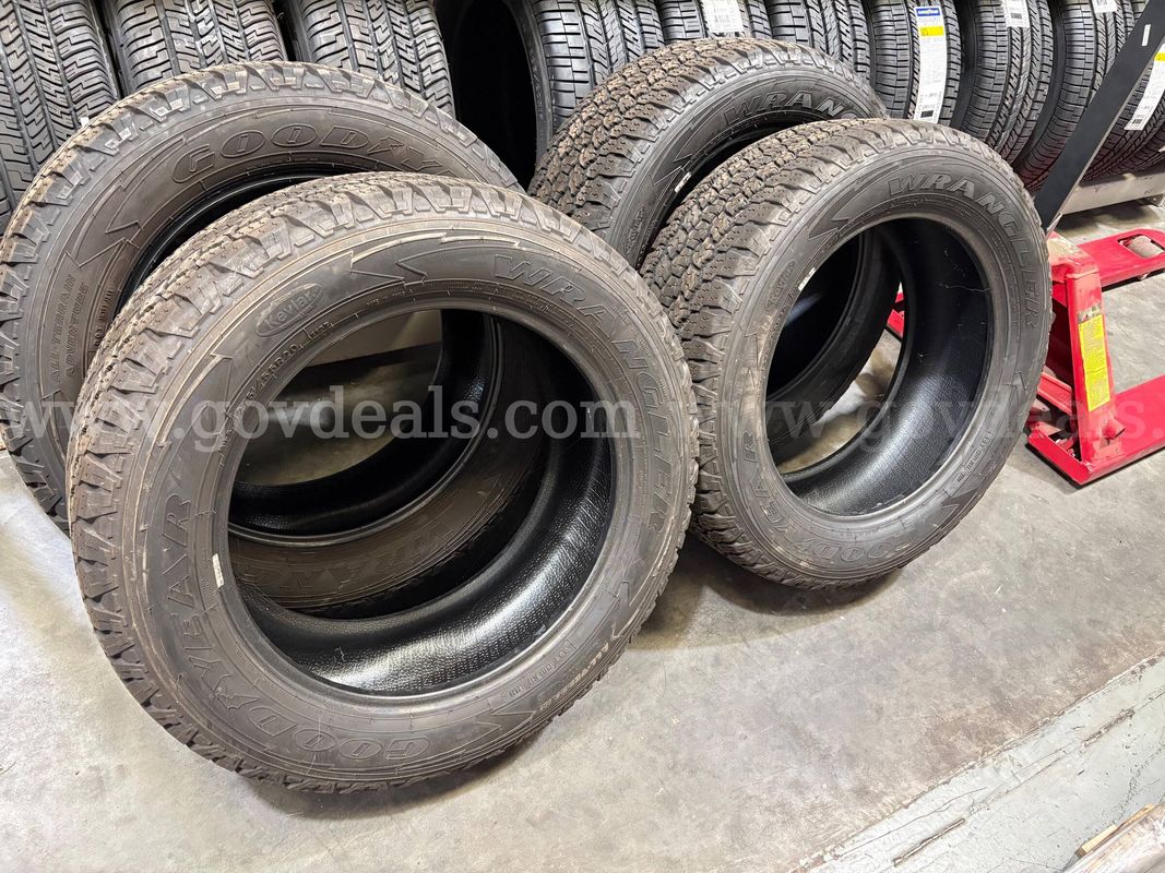 (4) Tires 275/55/20
