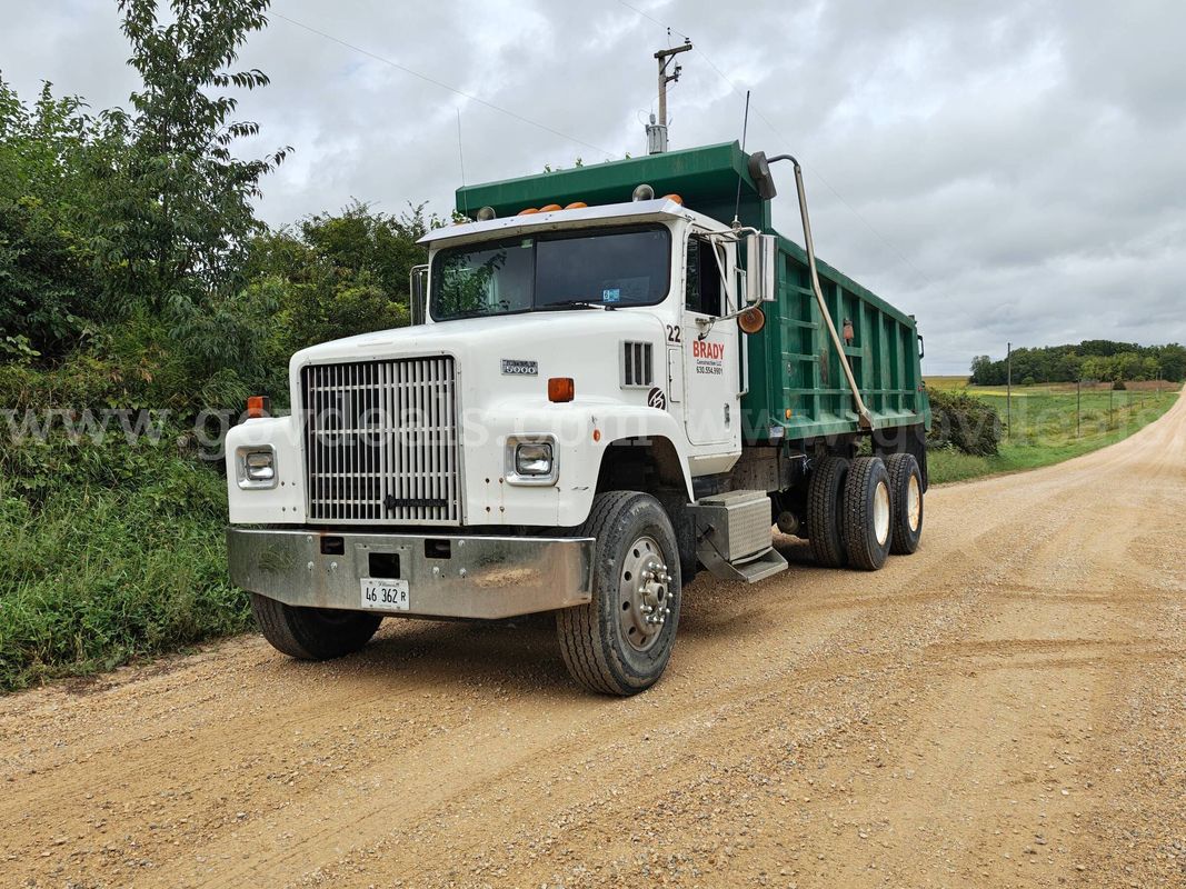 1999 International Paystar 5000SFA T/A Dump Truck