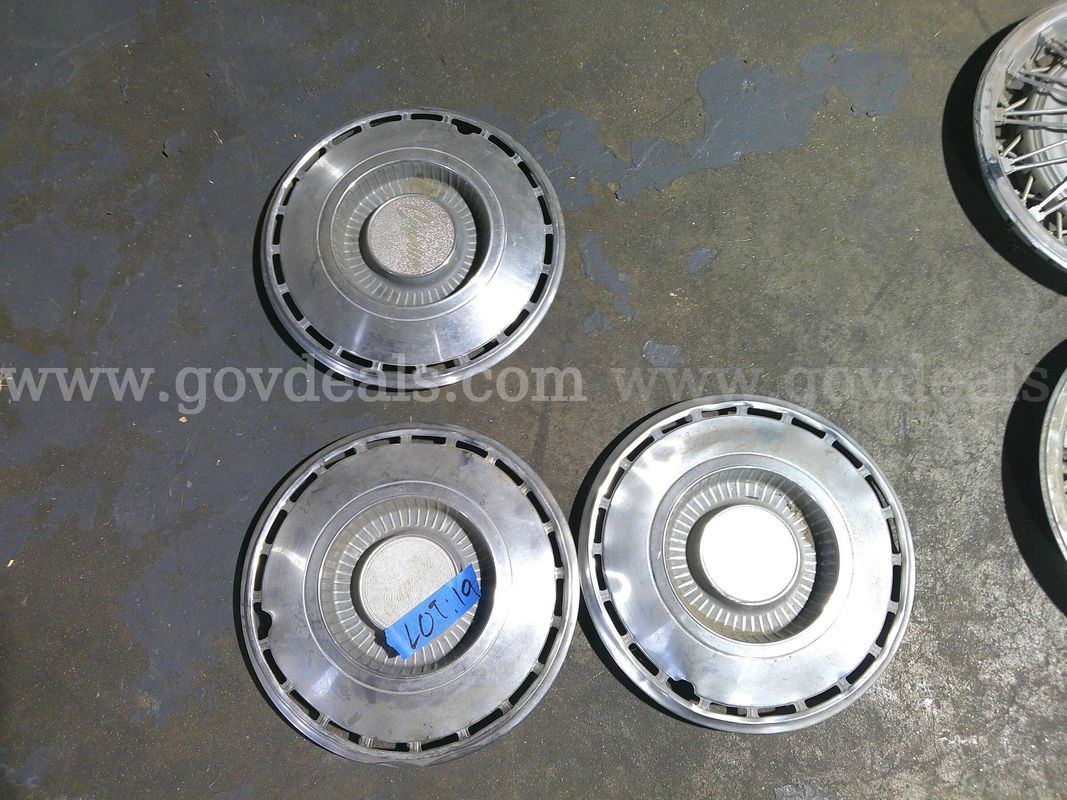 Vintage 1968-1969 chevrolet caprice 14 inch wheel hub caps