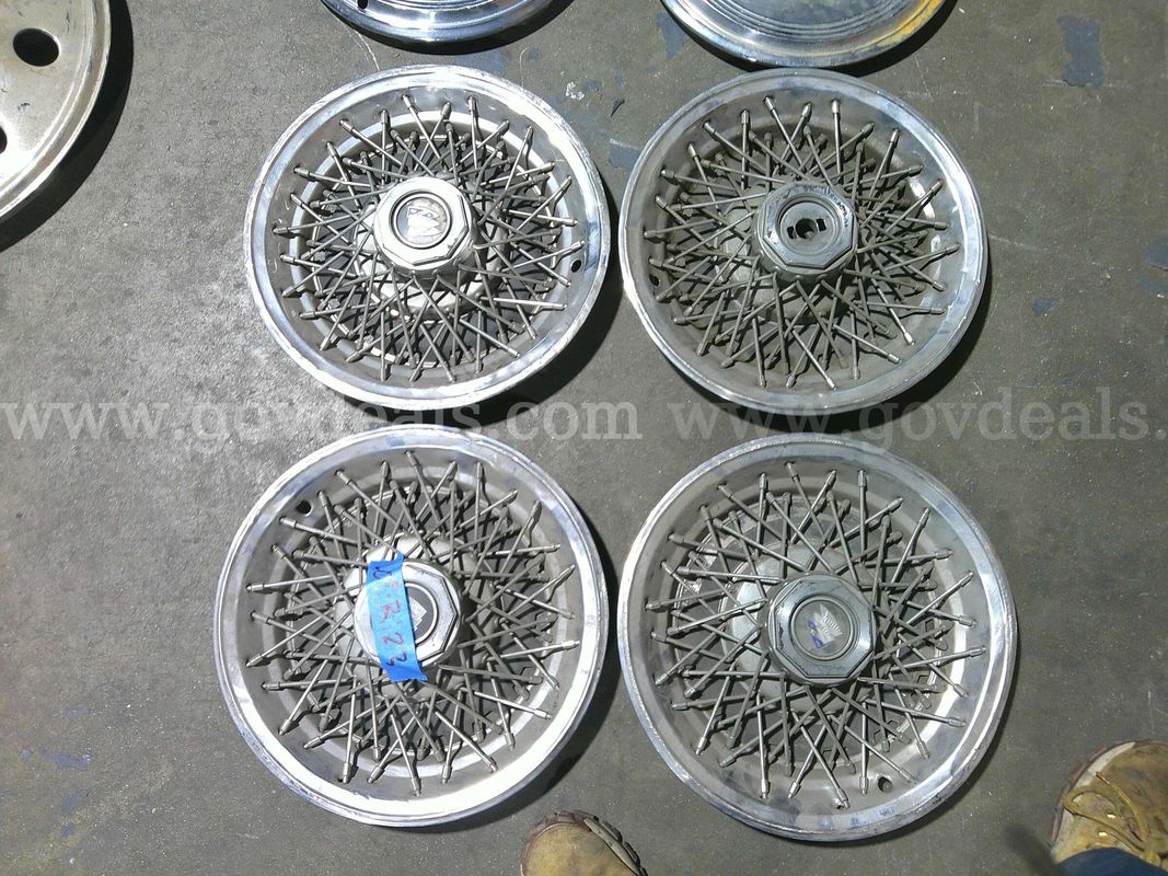 Vintage GM wire spoke Hub cap 15 inch used on buick, regal, Buik centry