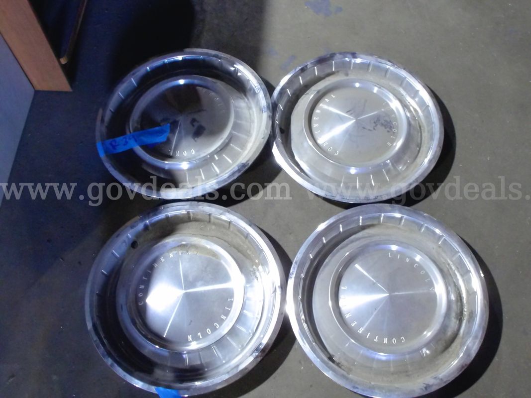 Licoln continental hubcap