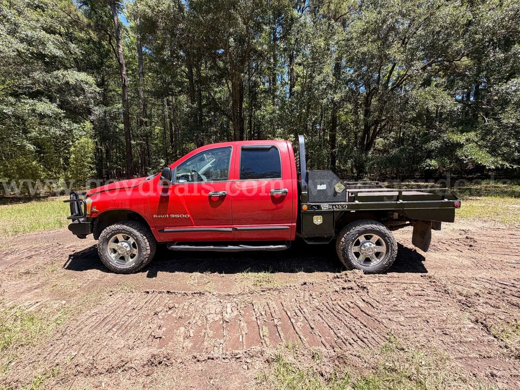 2006 Dodge Ram 3500 Ext. Cab flatbed pickup truck