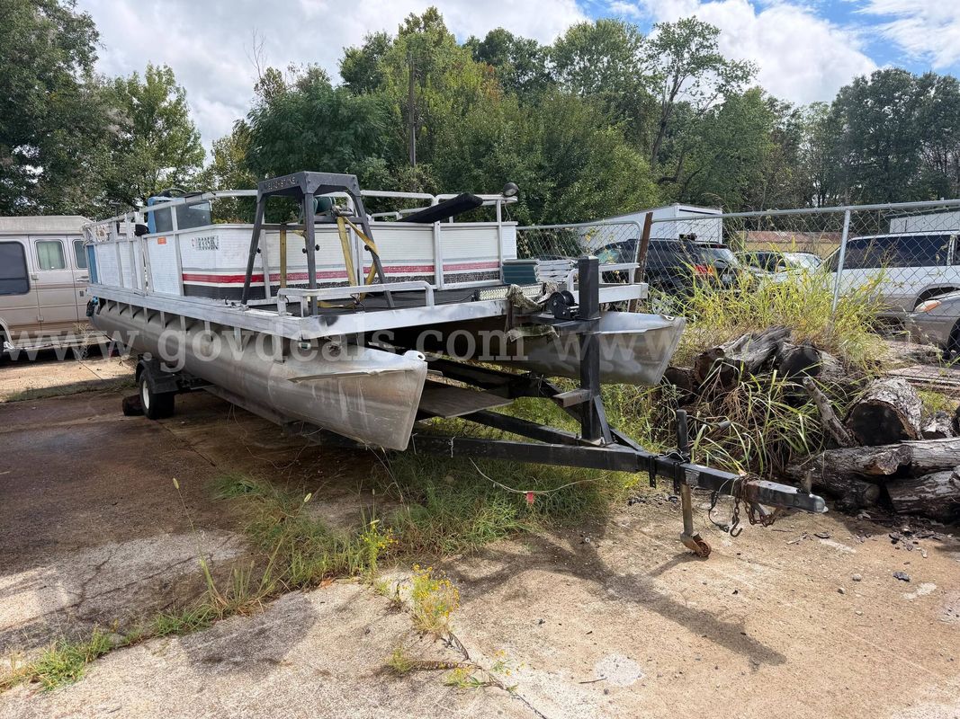 20ft pontoon with 90hp mercury and trailer