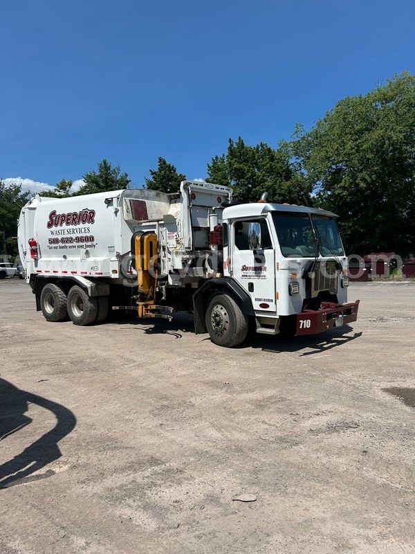 2019 Peterbilt Garbage Truck
