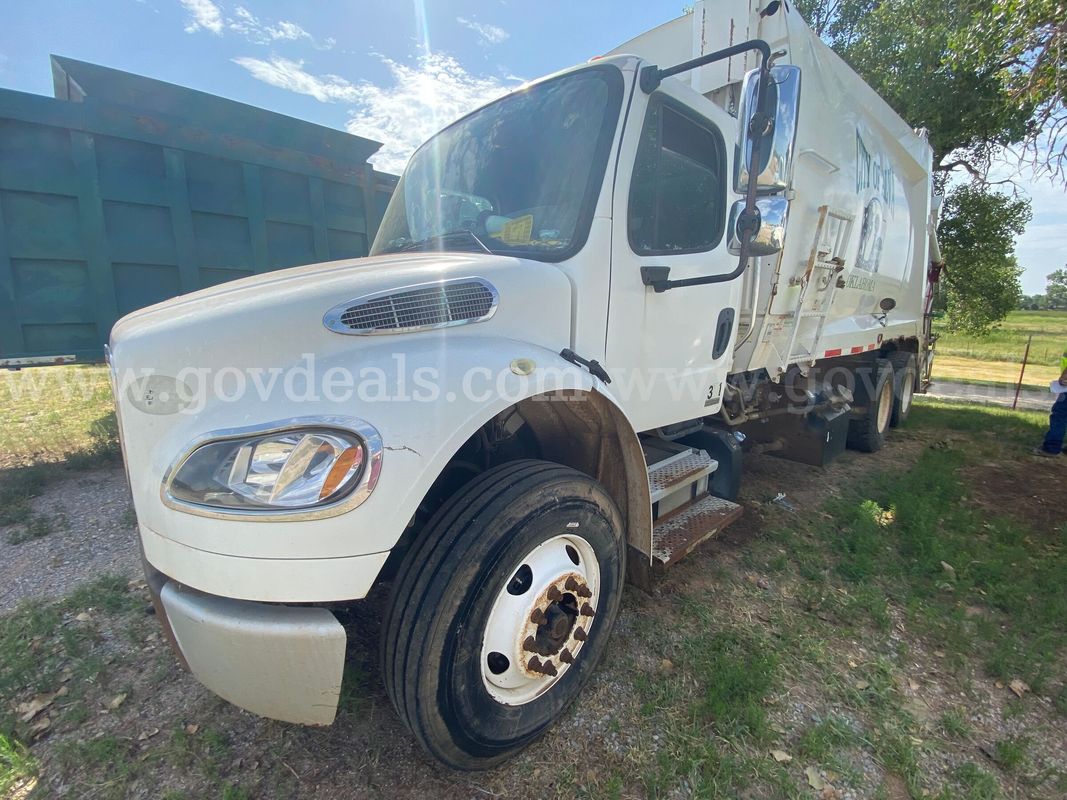 2011 Freightliner M2 106