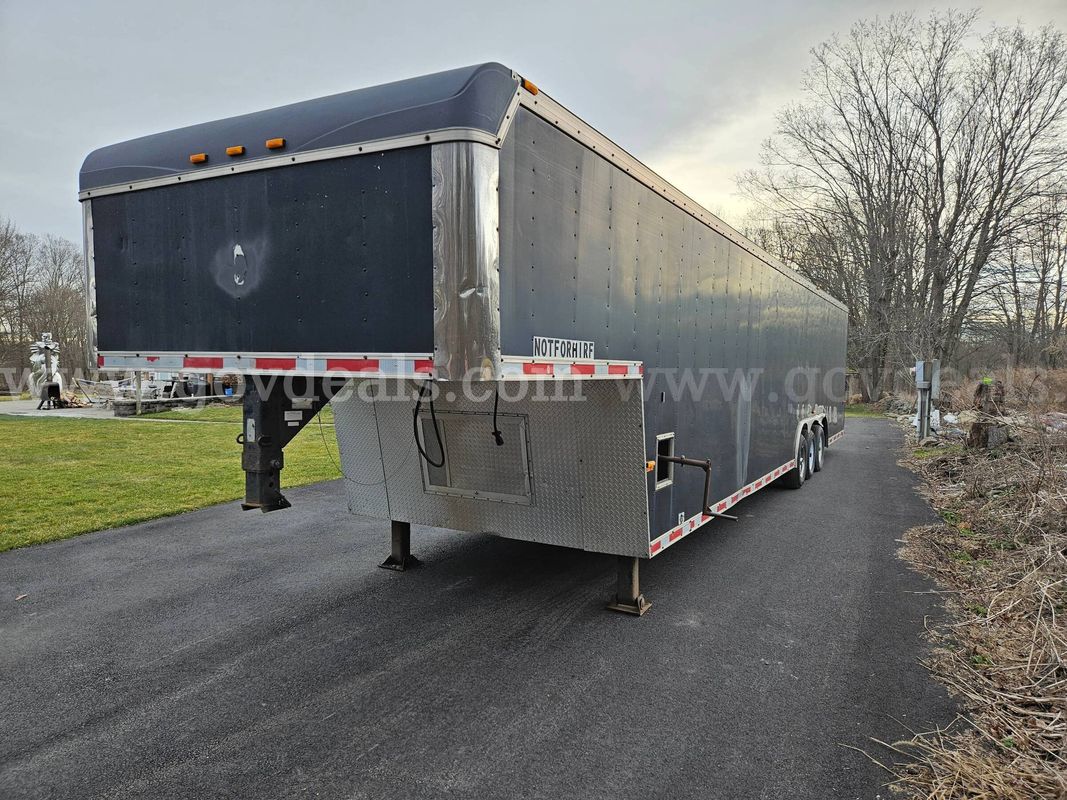 2000 US Cargo 40FT Enclosed Goose Neck Car Trailer