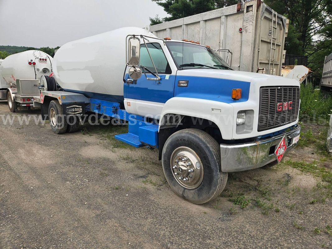 2001 GMC C7500 Propane Bobtail Truck
