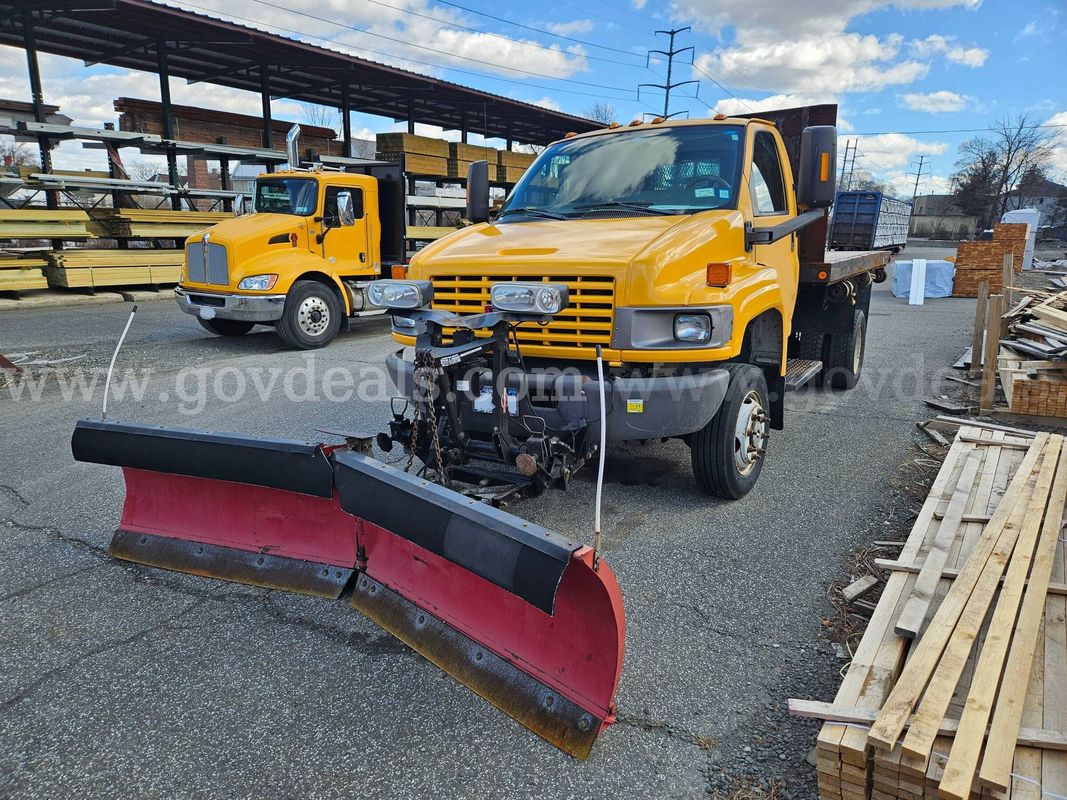 2005 GMC C4500 4X4 12FT Flatbed Dump With V Plow