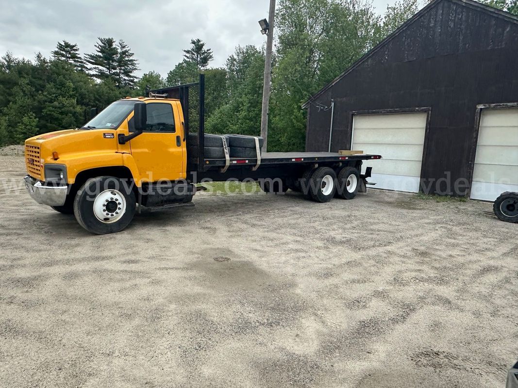 2006 GMC C8500 24FT Flatbed With Moffett Kit