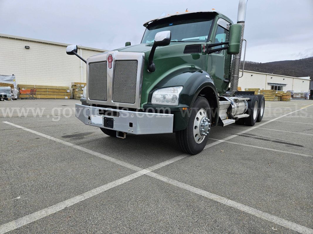 2016 Kenworth T880 Tandem Axle Day Cab Tractor