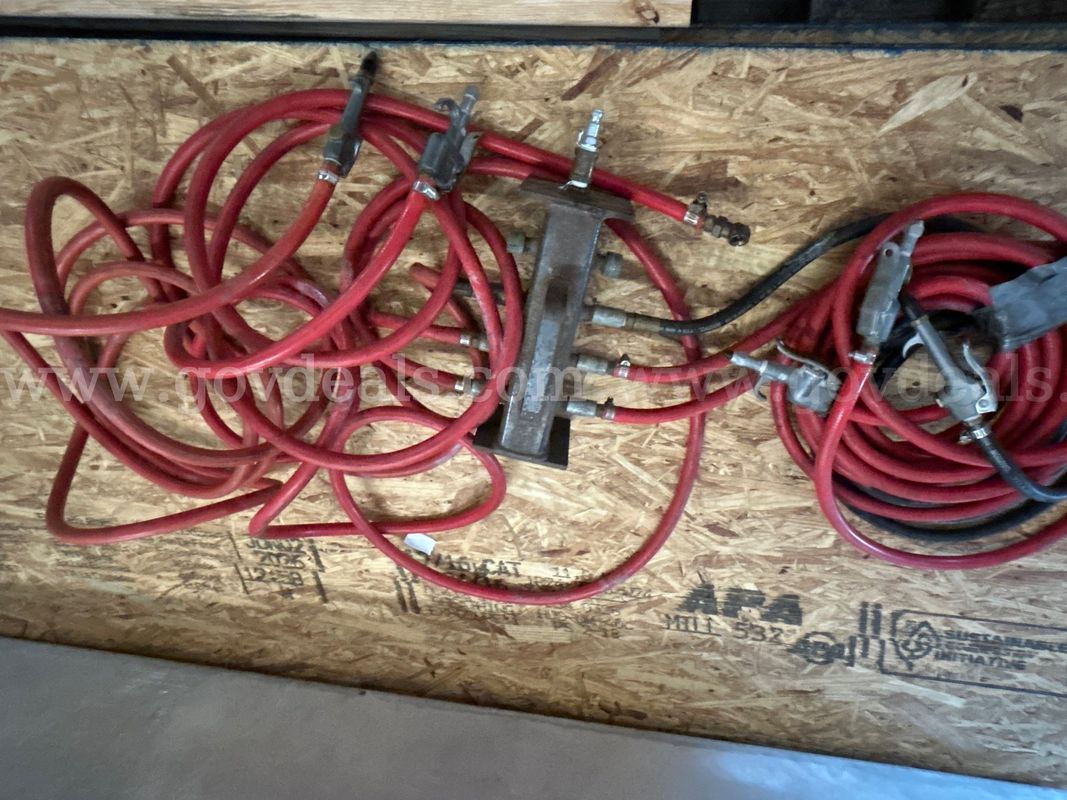 Air Manifold with Hoses and Various Nozzles