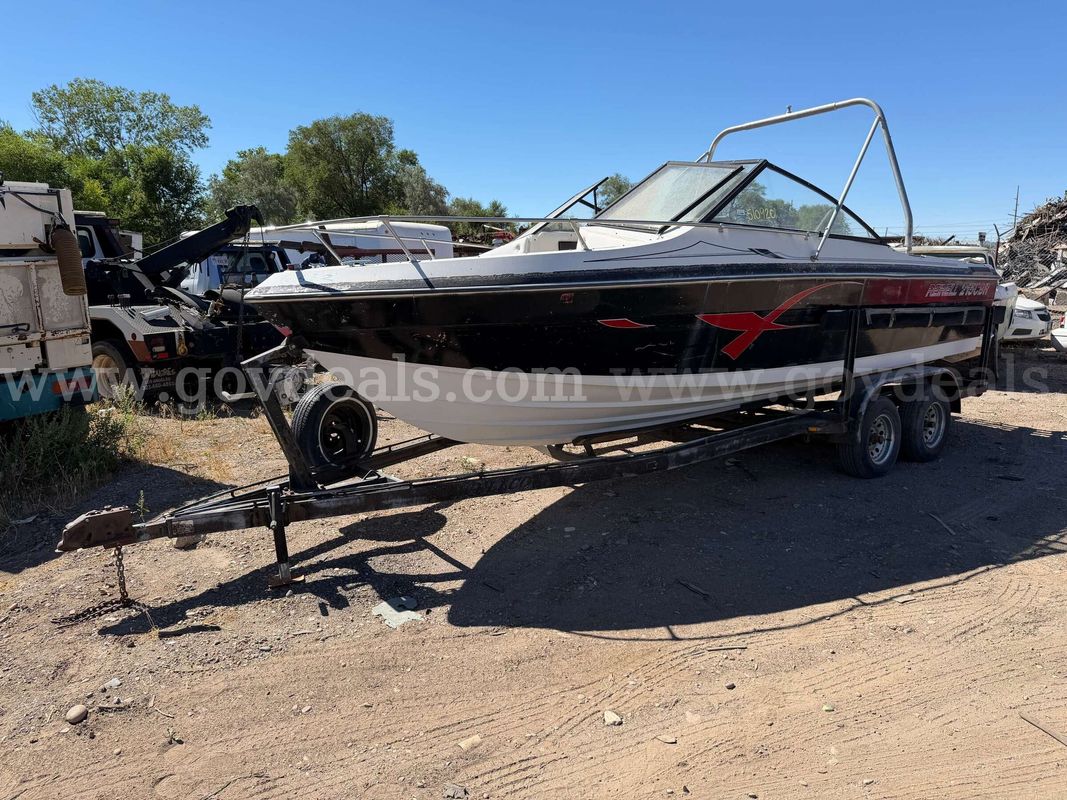 1990 Reinell 215CBR Fiberglass V Hull Boat