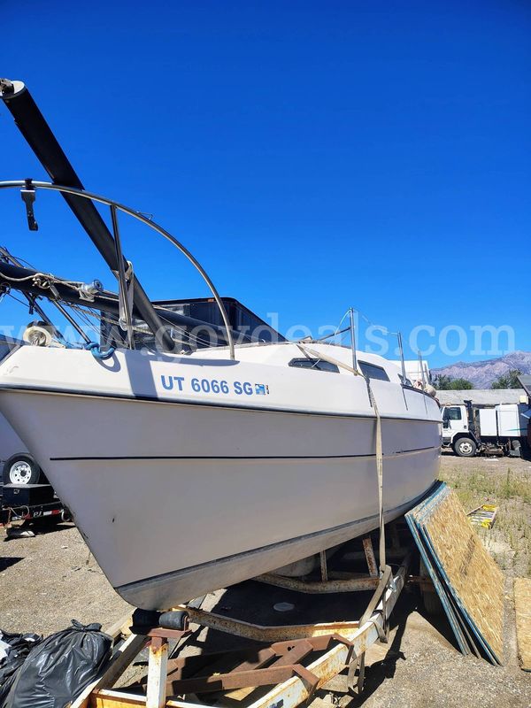 1977 Bayliner Buckaneer Sailboat