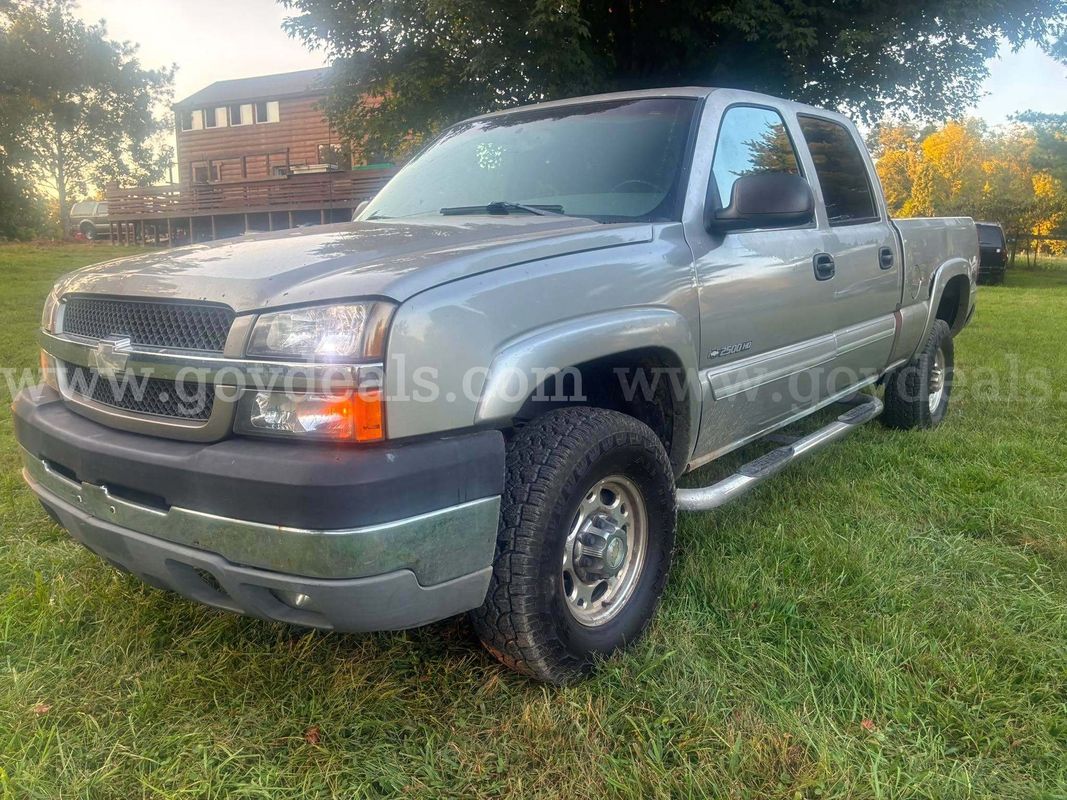 2003 Chevrolet Silverado 2500HD Crew Cab Short Bed 4WD