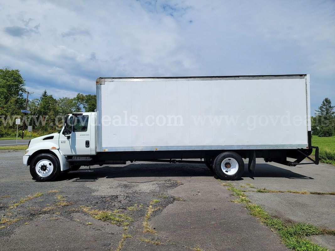 Id #18 2006 International 4300 . Box Truck
