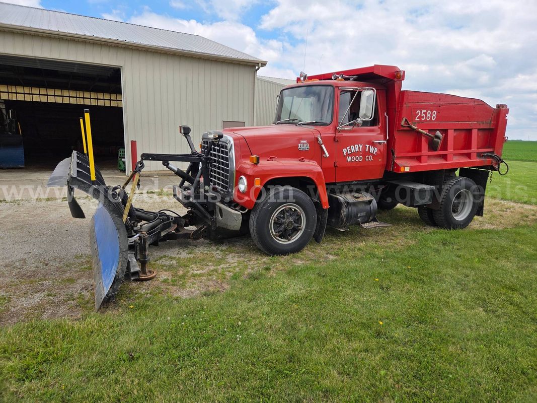 1985 Ford L8000 Pickup Truck w/ 12' Plow SEE VIDEO!!!