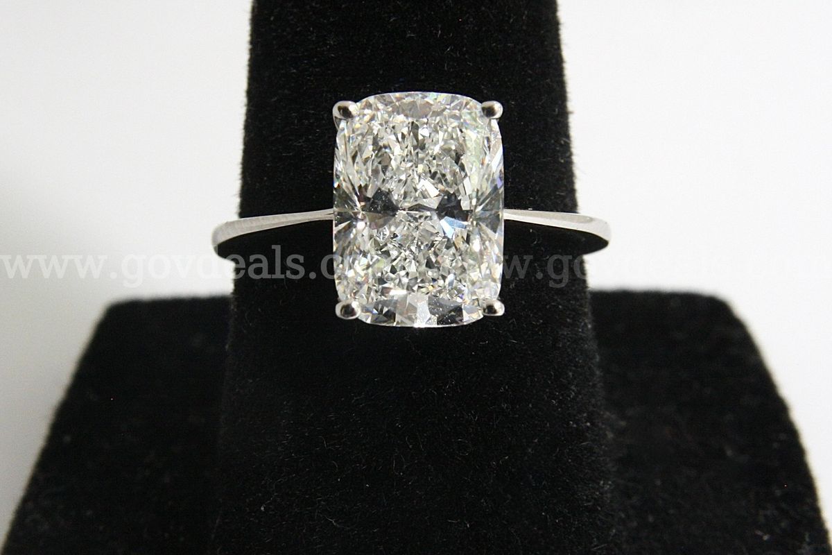 Platinum 3.08 Carat Diamond Ring With IGI Certificate