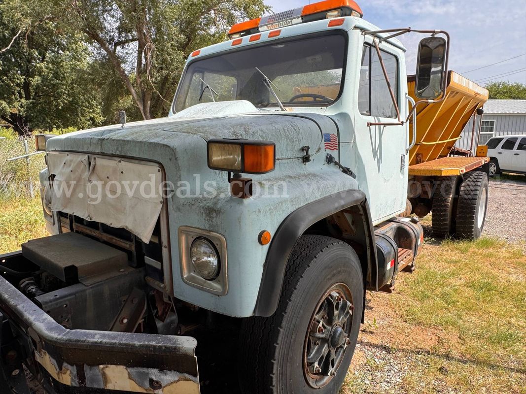 1985 Navistar 1954 Plow Truck W/ Dump Body