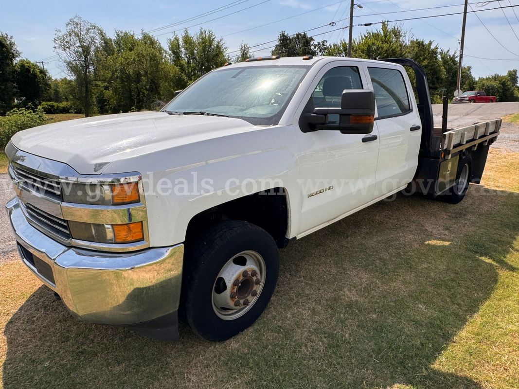 2015 Chevrolet Silverado 2500HD DRW Flatbed Pickup