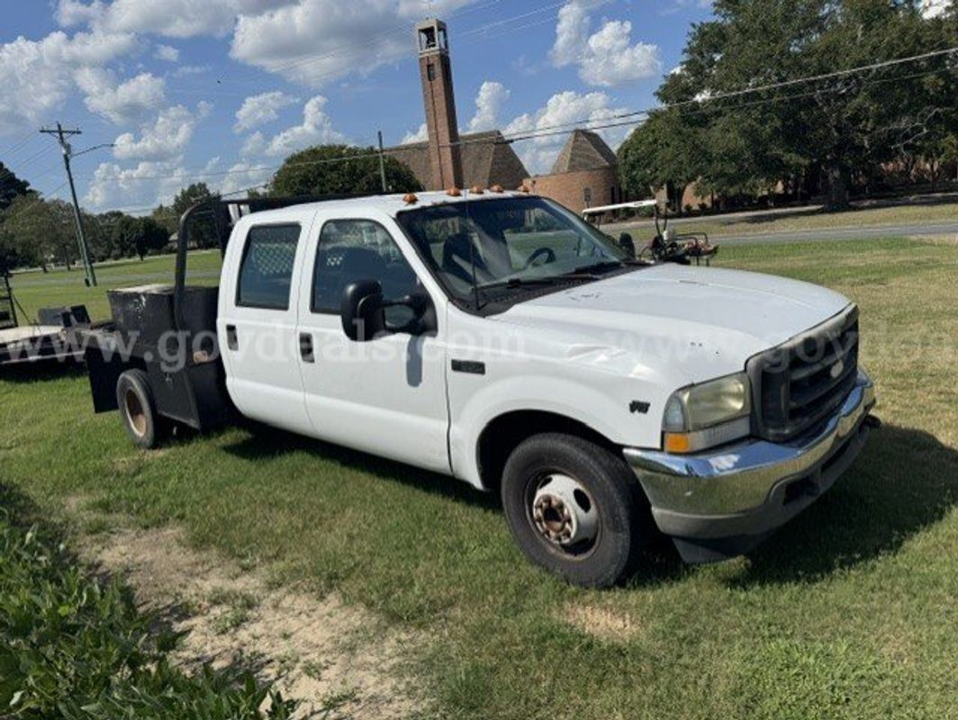 2002 Ford F-350 SD XL Crew Cab Long Bed 2WD DRW
