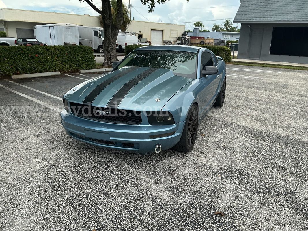 2005 Ford Mustang V6 Premium Coupe