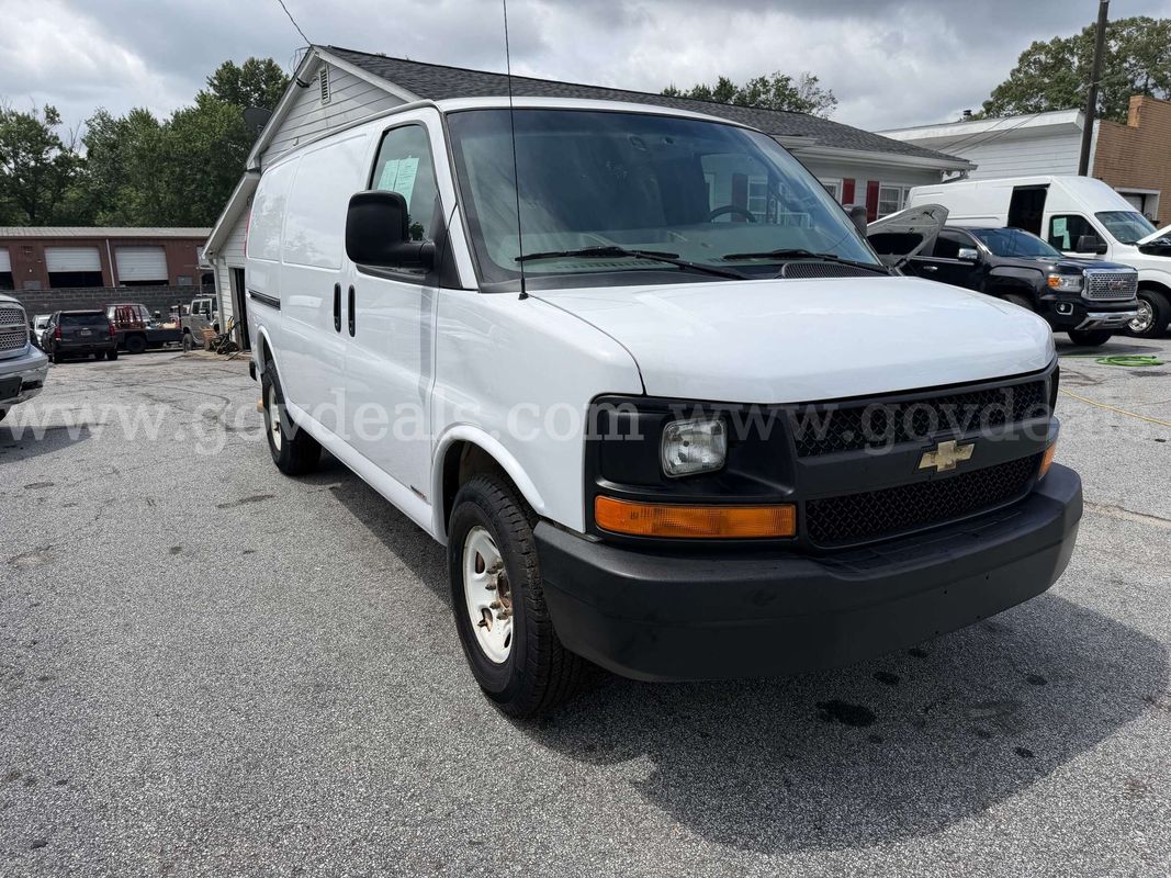 2017 Chevrolet Express G2500 Cargo Van 2.8L Duramax Diesel - 192k Miles