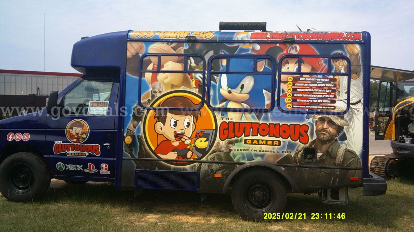 CUSTOM 2001 Ford E350 Game Bus | 5 TV Gaming & Entertainment Trailer Conversion