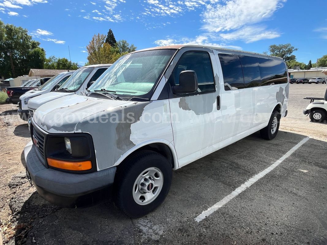 2009 GMC Savana LS G3500 Extended