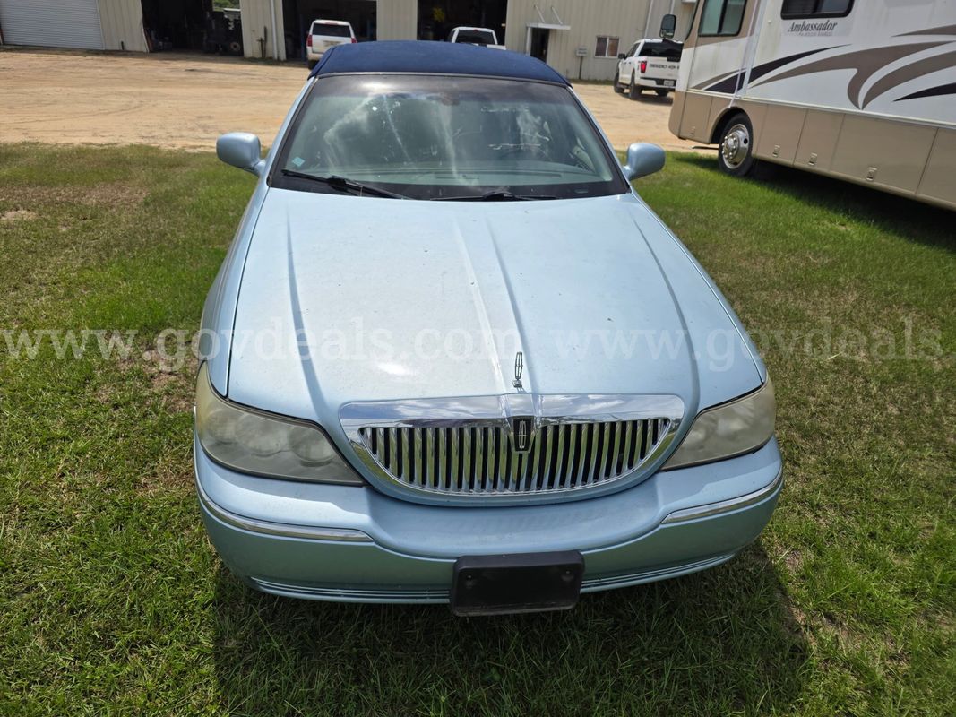 2009 Lincoln Town Car Signature Limited
