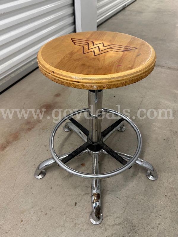 Adjustable engraved wooden stool (Wonder Woman)