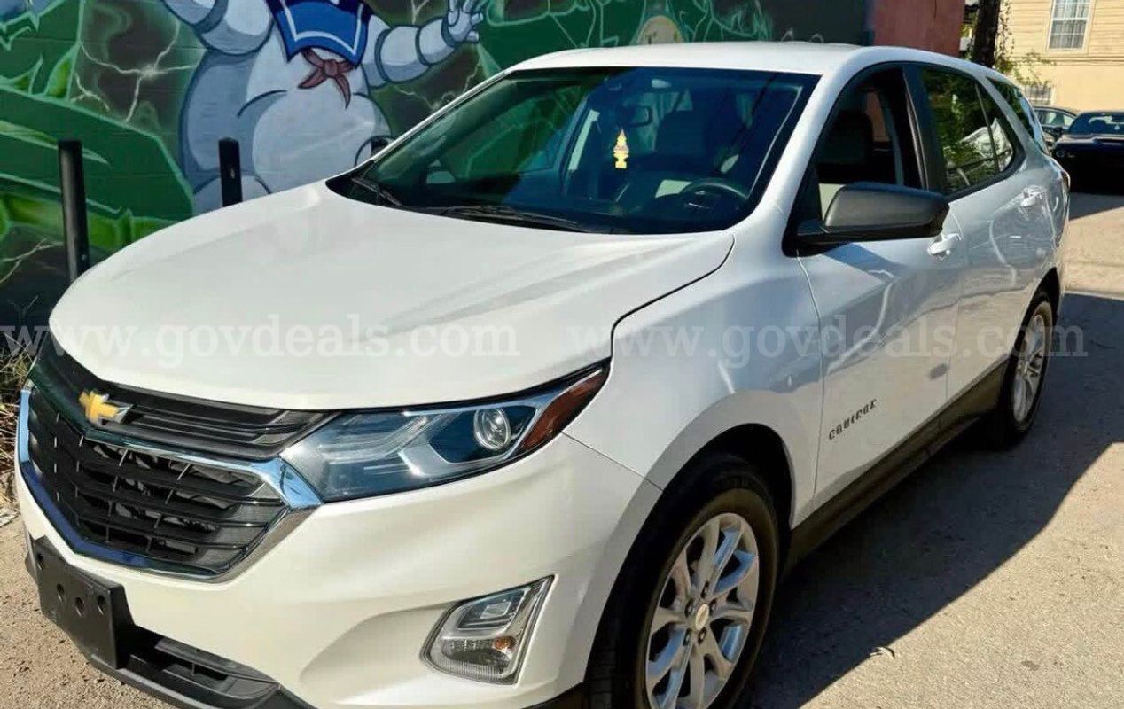 2020 Chevrolet Equinox LS 2WD **CLEAN TITLE**