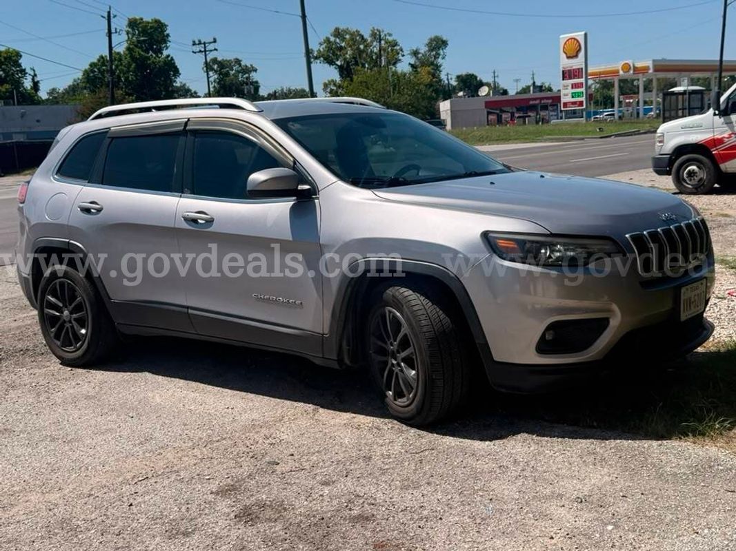 2019 Jeep Cherokee Latitude Plus FWD **CLEAN TITLE**